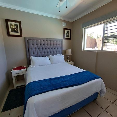 Poolside Guest House Port Shepstone Kültér fotó