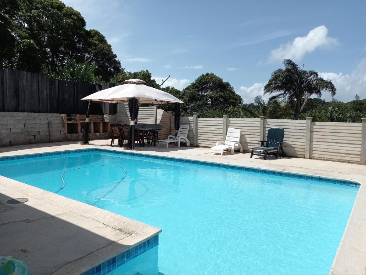 Poolside Guest House Port Shepstone Kültér fotó